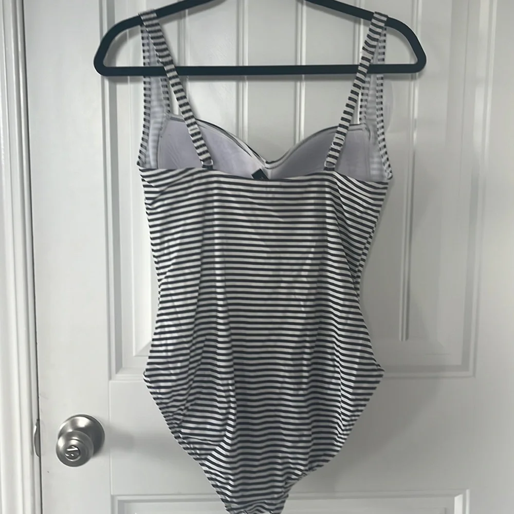 Super cute bathing suit! - Picture 2 of 3